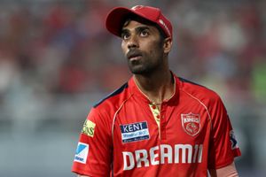 FIR filed against Punjab Kings' Shashank Singh & retired IPS officer father for alleged assault on cook SportsTak