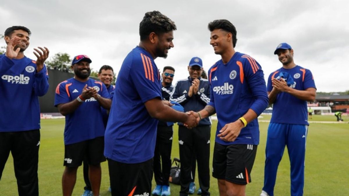 Suryansh Shedge getting his maiden India cap from Sanju Samson in this frame. (X)