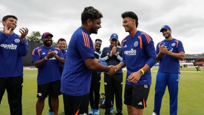 'It still feels like a dream': Suryansh Shedge recalls Arshdeep Singh's special gesture after maiden India call-up Suryansh Shedge getting his maiden India cap from Sanju Samson in this frame. (X)
