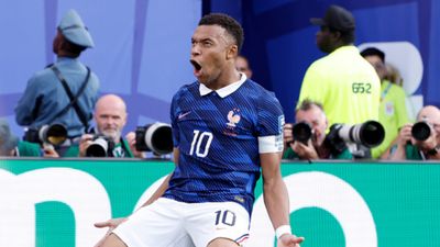 Kylian Mbappe fires warning after France's gritty win over Paraguay, says 'we'll get our hands in the dirt' Kylian Mbappé in this frame. (Getty)