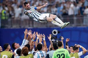 Watch: Argentina teammates lift Messi in air after reaching World Cup quarterfinals in a dramatic win over Egypt SportsTak