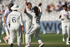 IND W vs ENG W: Yastika-inspired India leave England reeling, 4-wicket away from breaching Lord's fort SportsTak