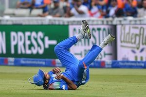 Big blow to India in middle of 2nd ODI vs ENG, star player doubtful for Lord's outing SportsTak
