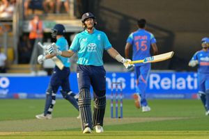 ‘Smack it as far as you can mate’: Joe Root reveals what he told Gus Atkinson before being stranded on 99 SportsTak