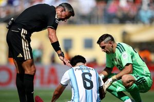Lisandro Martinez forced off with apparent injury in Argentina vs Spain World Cup final clash SportsTak