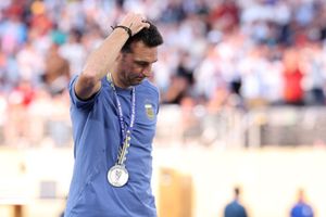 Watch: Argentina head coach Scaloni breaks down in tears after heartbreaking World Cup final defeat to Spain SportsTak