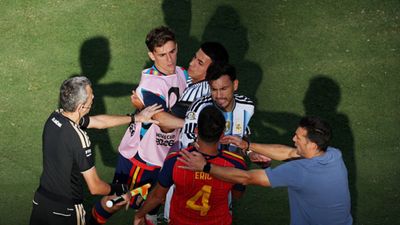 Watch: Ugly fight erupts between players after Spain's dramatic 1-0 World Cup win over Argentina Watch: Ugly fight erupts between players after Spain's dramatic 1-0 World Cup win over Argentina