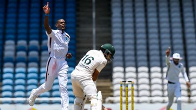Justin Greaves becomes 1st bowler in 146-year Test history to take 5 consecutive wicket-maidens, Pakistan go from 244 for 3 to 282 allout Justin Greaves, Mohammad Rizwan