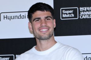 Watch: Tennis star Carlos Alcaraz debuts bold hairstyle ahead of US Open return SportsTak
