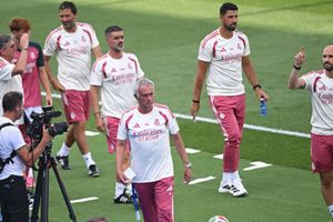 Barcelona defender sends clear message to Real Madrid for summer spendings SportsTak