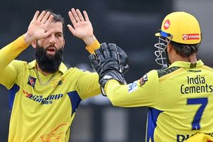 Moeen Ali snubs MS Dhoni, names Ashish Nehra as cricket's sharpest brain SportsTak