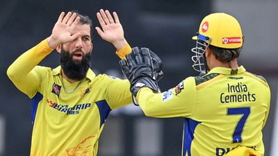 Moeen Ali snubs MS Dhoni, names Ashish Nehra as cricket's sharpest brain Moeen Ali and MS Dhoni in this frame. (Getty)