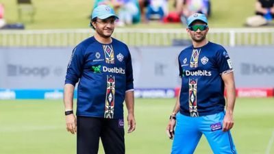 'He was amazing at that...': Keshav Maharaj credits Sourav Ganguly for Pretoria Capitals' SA20 turnaround Sourav Ganguly and Keshav Maharaj in this frame. (X)
