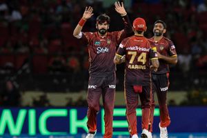 'They're only doing this because they can't pick you': PAK's Tariq recalls Narine's support during bowling action controversy SportsTak