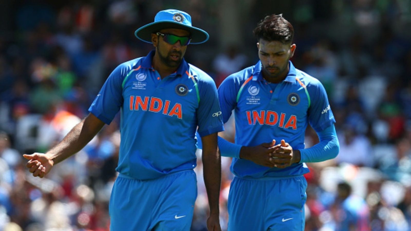 R Ashwin wants MI to ask for these 2 Indian players if they trade Hardik Pandya to KKR India's Ravichandran Ashwin and Hardik Pandya in a conversation during a match.