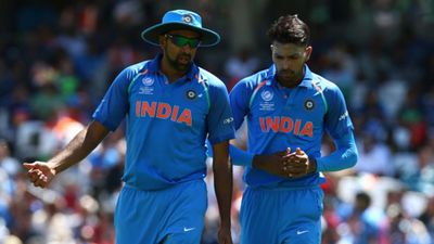 R Ashwin wants MI to ask for these 2 Indian players if they trade Hardik Pandya to KKR R Ashwin, Hardik Pandya
