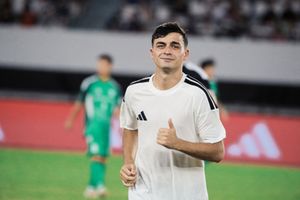Watch: Pedri fulfills World Cup promise with bold hair transformation SportsTak
