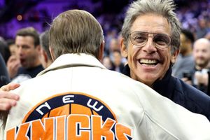 Watch: Hollywood star Ben Stiller celebrates Knicks’ historic title with NBA Trophy after 53 years SportsTak