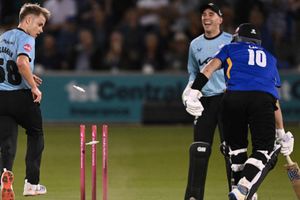 First-class cricket's 1st concussion substitute, England's 30-year-old all-rounder retires after medical advice SportsTak