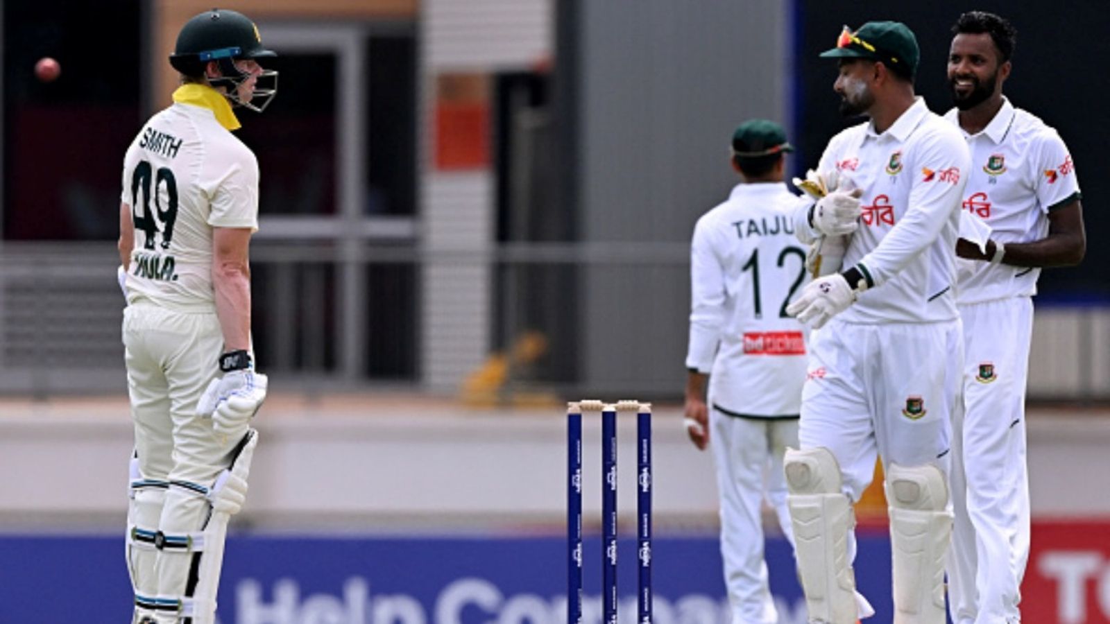 ‘Technology saved me today’: Steve Smith admits he edged the ball but chose not to walk off Australian batter Steve Smith (L) talks to the Bangladesh players after a review on the first day of the first Test at Marrara Stadium in Darwin on August 13, 2026.