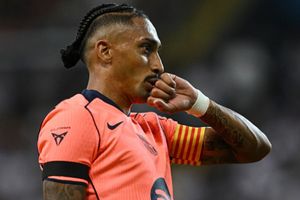 Watch: Raphinha’s cap takes flight as Barcelona head to Basel; video goes viral SportsTak