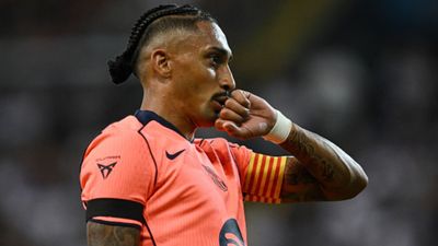 Watch: Raphinha’s cap takes flight as Barcelona head to Basel; video goes viral Raphinha’s cap takes flight as Barcelona head to Basel; video goes viral