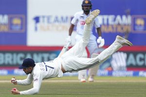 Shubman Gill takes one-handed stunner while diving to make jaws drop & dismiss Kamindu Mendis; watch viral video SportsTak