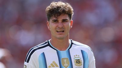 Atletico Madrid head coach Diego Simeone’s huge update on Julian Alvarez might excite fans Atletico Madrid head coach Diego Simeone’s huge update on Julian Alvarez might excite fans