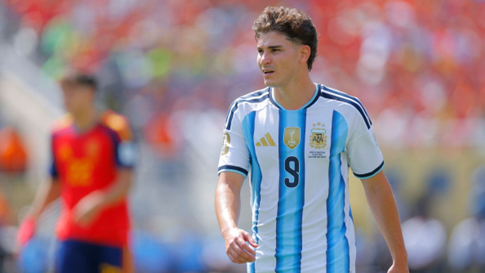 ‘Fit in very well’: Barcelona star hopes Julian Alvarez will join club as his comments fuel transfer rumors Julian Alvarez in the frame (Image via Getty)
