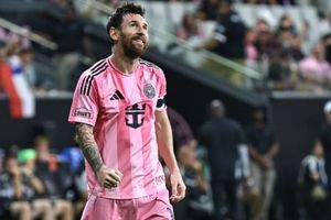 Watch: Stadium shouts Lionel Messi's name as match paused in emotional tribute in Argentina SportsTak