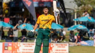 South Africa survive Namibia scare with 11-run win despite Lhuan-dre Pretorius' record ton to make tri-series final South Africa's Lhuan-dre Pretorius in this frame. (X)