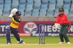 Harshitha rescues Sri Lanka from 44/5 in run chase, defending champions beat Bangladesh by 4 wickets to reach semifinals unbeaten SportsTak