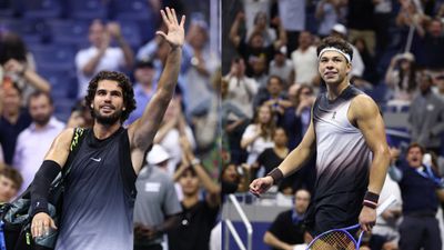 Huge upset at US Open 2026 as defending champion Carlos Alcaraz knocked out after falling to world no.9 Carlos Alcaraz (L) reacts after losing to Ben Shelton in the US Open quarterfinal clash. (Getty)