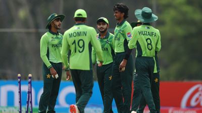 ‘You’ve got it wrong guys’: Pakistan Cricket Team mistaken for asylum seekers by anti-immigrant protests in England ‘You’ve got it wrong guys’: Pakistan Cricket Team mistaken for asylum seekers by anti-immigrant protests in England