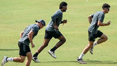 Star all-rounder turns down high-value BBL offer for India vs New Zealand Test series New Zealand's Glenn Phillips (L), Ish Sodhi (C) and Mitchell Santner in this frame. (Getty)