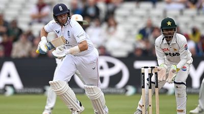 ENG vs PAK: Root's England complete 3-0 series sweep with 8-wicket drubbing of Pakistan in 3rd Test England captain Joe Root (L) in this frame. (Getty)
