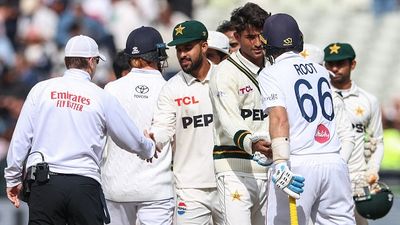 WTC Points Table 2025-27: Updated standings after England's Test series sweep over Pakistan England's Joe Root (front R) shakes hands with Pakistan's Razaullah (2nd R) after winning the third Test. (Getty)