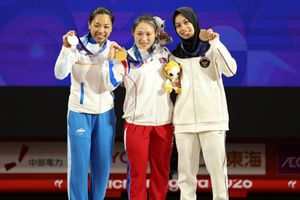 Mirabai Chanu wins her career's first Asian Games medal, India's 1st in weightlifting after 28 years SportsTak
