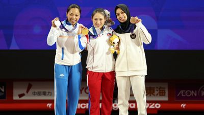 Mirabai Chanu wins her career's first Asian Games medal, India's 1st in weightlifting after 28 years Song Gum Ri, Mirabai Chanu Saikhom, Luluk Diana Tri Wijayana