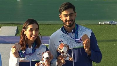 Anantjeet, Parinaaz bag bronze in skeet mixed team despite levelling scores with Korea, here's why! Parinaaz Dhaliwal, Anantjeet Singh