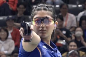 World Record holder Esha Singh wins silver medal after thrilling shoot-offs in final SportsTak