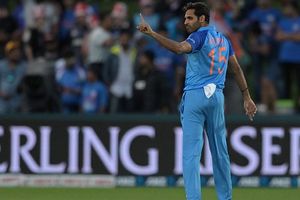 Sitanshu Kotak discloses what triggered Bhuvneshwar Kumar's India return, gives big statement on Mohammed Shami's future SportsTak