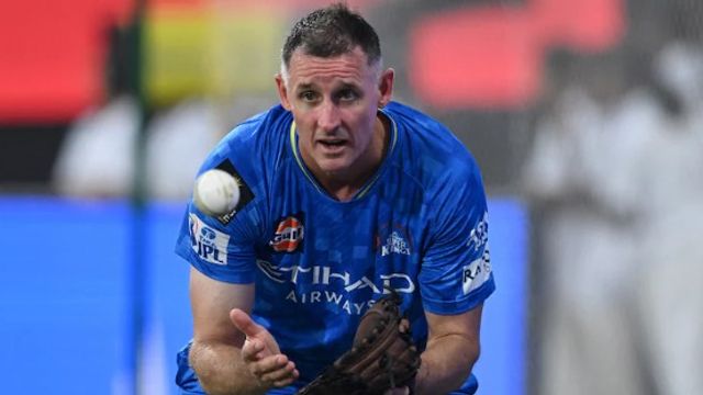 CSK move on from Michael Hussey in massive coaching shake-up, uncertainty looms over fielding coach Former CSK's batting coach Michael Hussey in this frame. (Getty)
