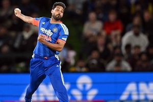 Bhuvneshwar Kumar records nightmare return in New Zealand, bowls career's first T20I no-ball in his 2nd most expensive spell SportsTak