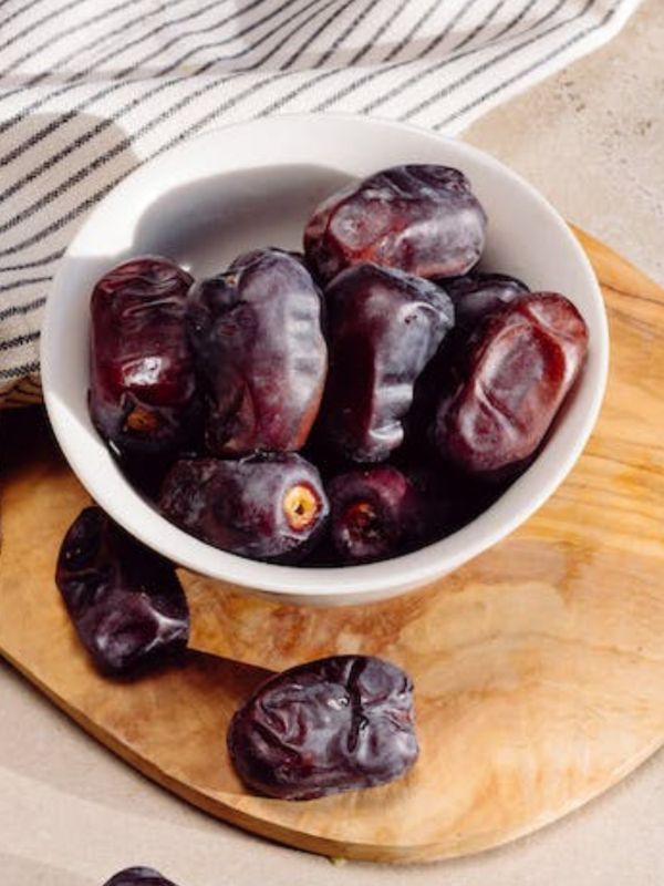 क्या गर्मियों में भी खाया जा सकता है खजूर? यहां जान लें खाने का तरीका