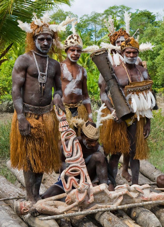 दुनिया की सबसे खतरनाक जनजाति, दुश्मनों का सिर काटकर खाती है मांस