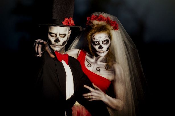 भूतों से बात करती है रेबेका, भूतों को नहीं पसंद इंसानों का फोन यूज करना