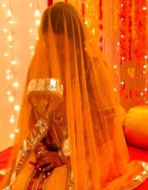 इस महिला टीचर ने 13 साल के छात्र से की शादी, सुहागरात के 6 दिन बाद ही विधवा