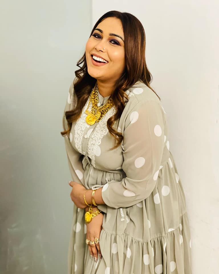 कौन है सिंगर अफसाना खान ? बम्बिहा गैंग से क्या नाता है अफसाना का ?