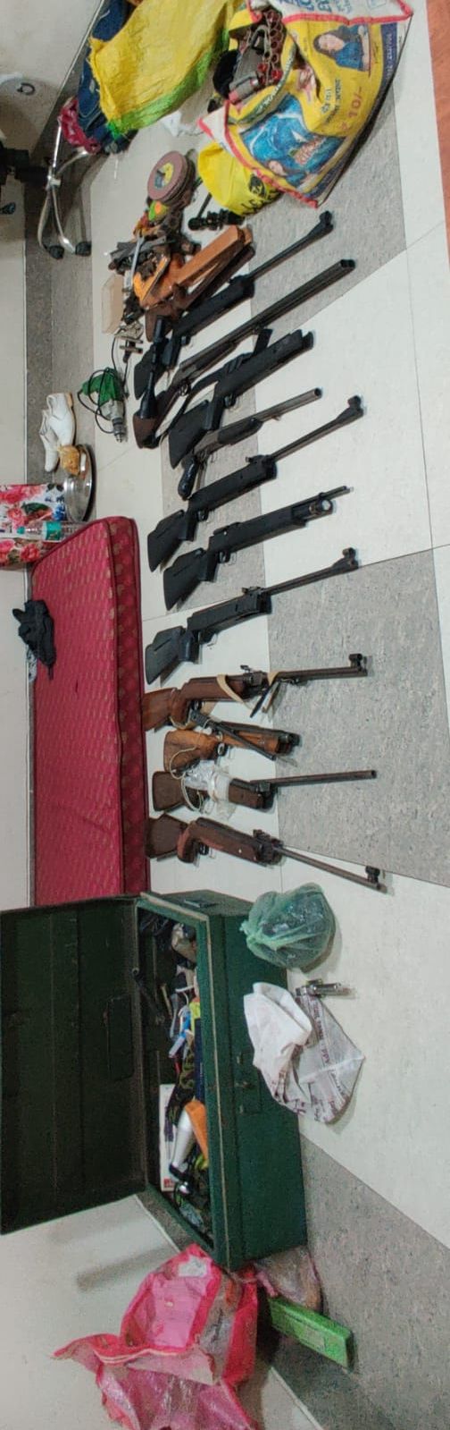 हथियारों के तस्कर बना रहे थे बेहद खतरनाक Pen Gun!